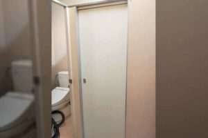 トイレブースを直しています 信州 下條村 丸正木工所