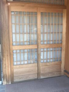 木製玄関引き違い戸 鍵取付施工工事 信州 下條村 丸正木工所