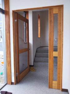 建具を納めに来ました。 信州 下條村 丸正木工所