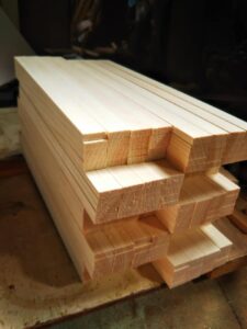 桧で五平餅の串を作っています。 信州 下條村 丸正木工所