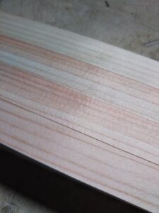桧で五平餅の串を作っています。 信州 下條村 丸正木工所