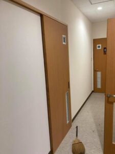 トイレのひらきのドアを、引き戸にします。 信州 下條村 丸正木工所