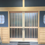 玄関 桧玄関戸（ペアガラス仕様）飾り窓付 信州 下條村 丸正木工所