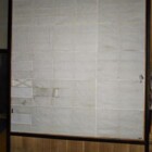 障子の貼替えをしています 信州 下條村 丸正木工所
