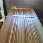 玄関の戸を製作しています。 下條村 丸正木工所