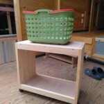 洗濯物を干す時にかごを置く台が欲しいな～と言ったら、作ってくれました。 下條村 丸正木工所