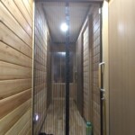 裏口の網戸を付けました。 下條村 丸正木工所