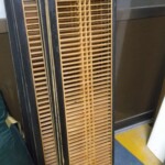 障子の貼替えをしています。 下條村 丸正木工所