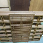 障子の貼替えをしています。 下條村 丸正木工所