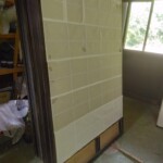 障子の貼替えをしています。 下條村 丸正木工所