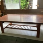 大正時代に作られた座卓の足を脱着可能にして、ローテーブルの脚で使用出来るように製作しています。 下條村 丸正木工所