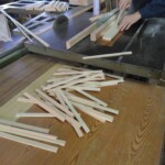 五平餅の串を作っています。 下條村 丸正木工所