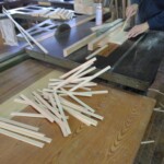 五平餅の串を作っています。 下條村 丸正木工所