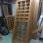 障子の貼替えをしています。 下條村 丸正木工所