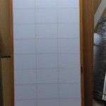 障子の貼替えをしています。 下條村 丸正木工所