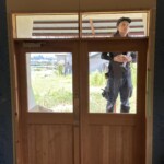 店舗の入口のドアを設置してきました。下條村 丸正木工所