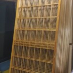 障子の貼替えをしています。 下條村 丸正木工所