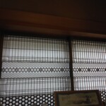 障子の貼り替えをしています。 下條村 丸正木工所