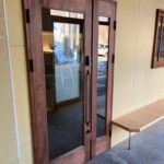 店舗の入口の建具を製作させて頂きました。 下條村 丸正木工所