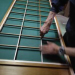 障子の貼替えをしています。 下條村 丸正木工所