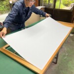 障子の貼替えをしています。 下條村 丸正木工所