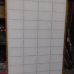 障子の貼替えをしています。 下條村 丸正木工所